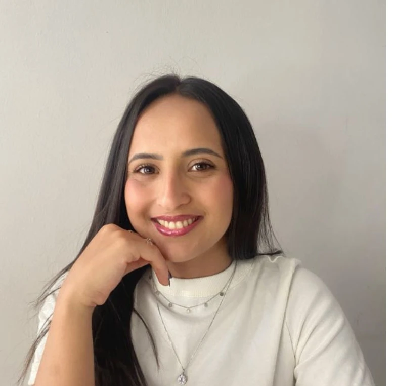 Depoimento de Paula sobre a Mentoria em Assistência Virtual na Área Médica com Raiane Nayra
